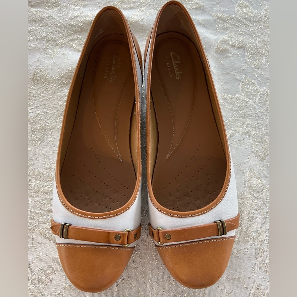 Clark’s Artisan ballet flats, Womens US 9M, white/Brown leather